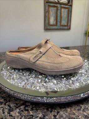 BareTraps Noella Beige Suede Slip-On Clogs mule 8.5 - 9